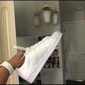 white adidas superstars size 6/7